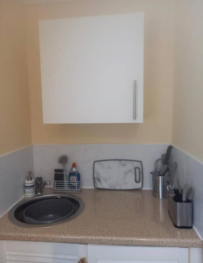 Self Contained Garden Annexe In Apartment *