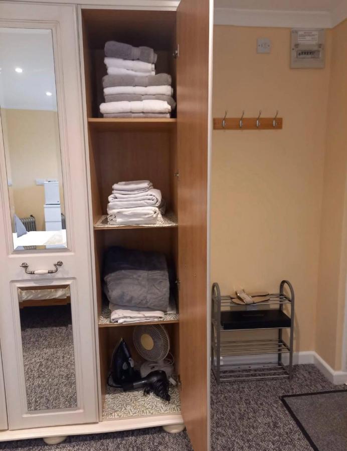 Self Contained Garden Annexe In *