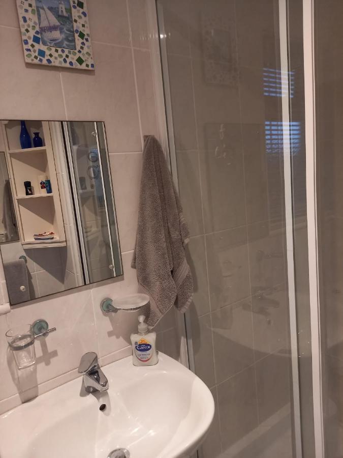 Self Contained Garden Annexe In Apartment
